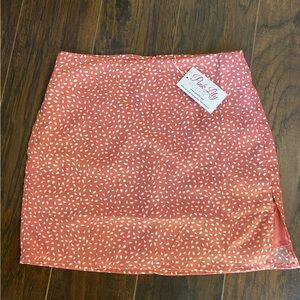 Mini skirt with slit